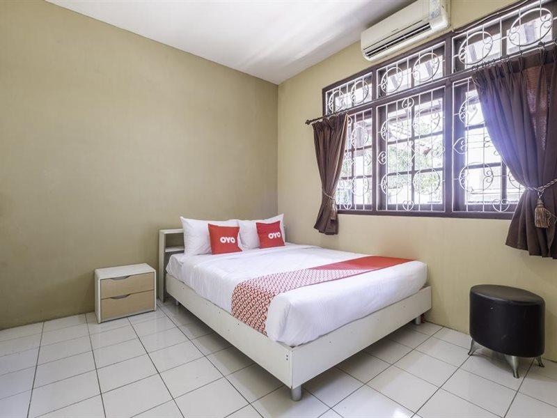 Super Oyo 1568 Stasiun Ka Cirebon Guest House Exteriör bild