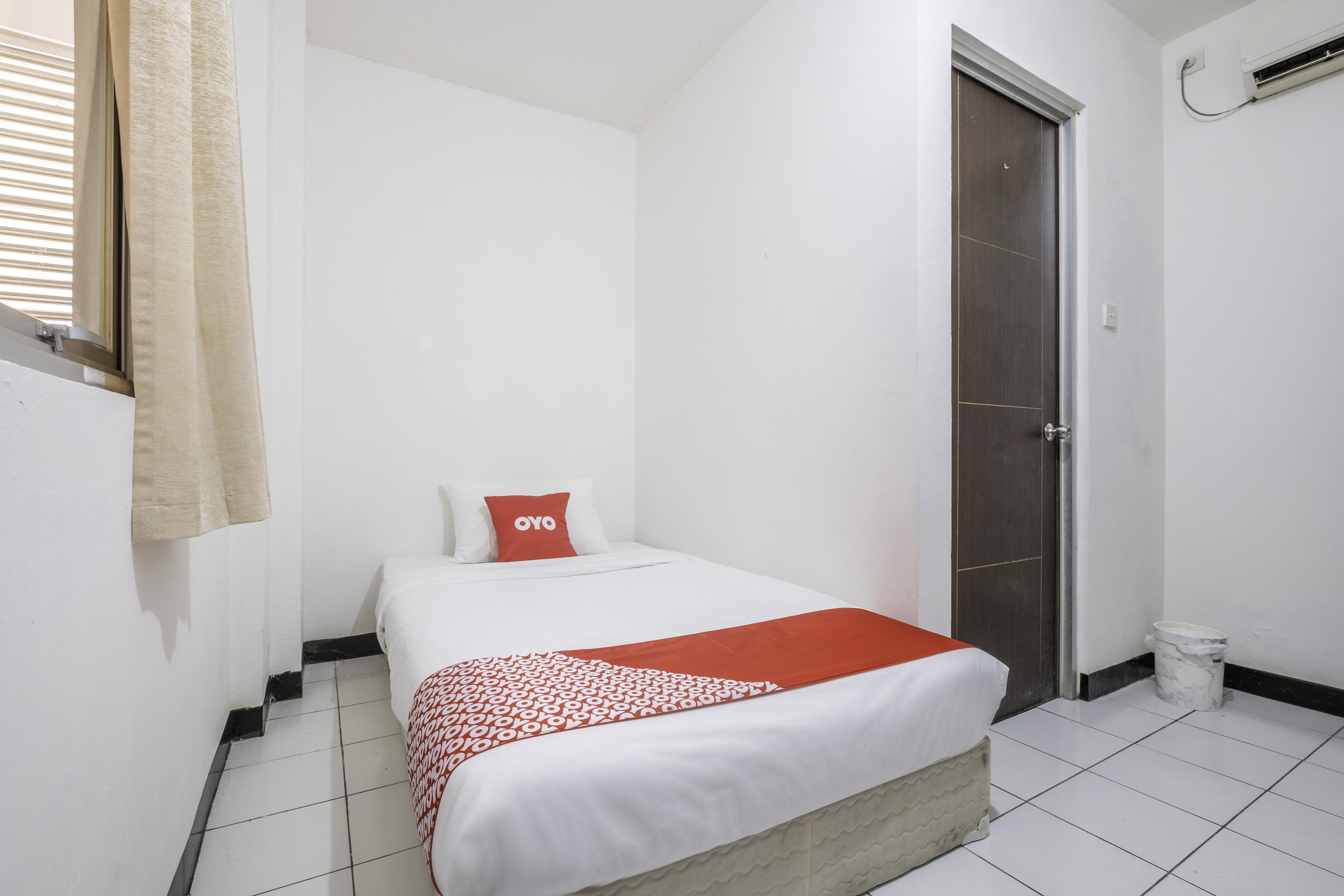 Super Oyo 1568 Stasiun Ka Cirebon Guest House Exteriör bild