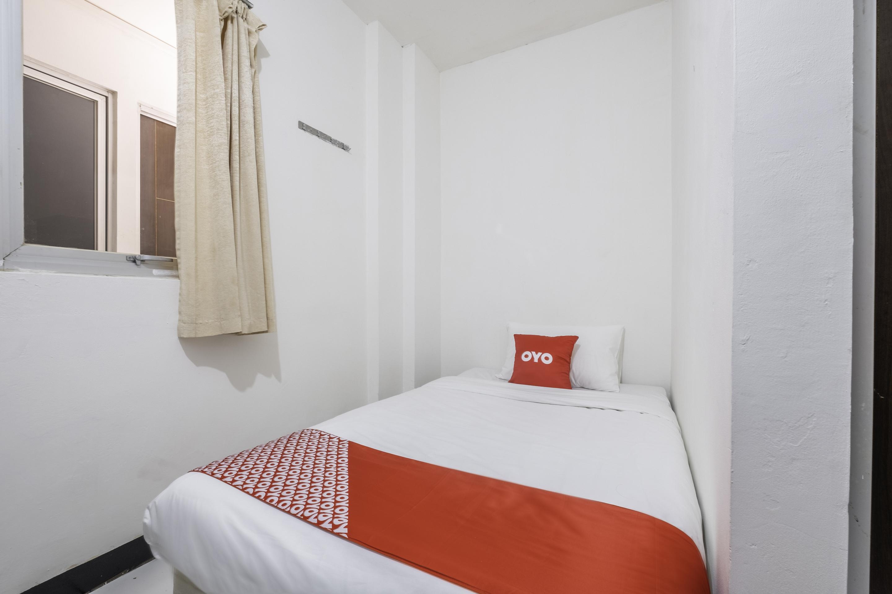 Super Oyo 1568 Stasiun Ka Cirebon Guest House Exteriör bild