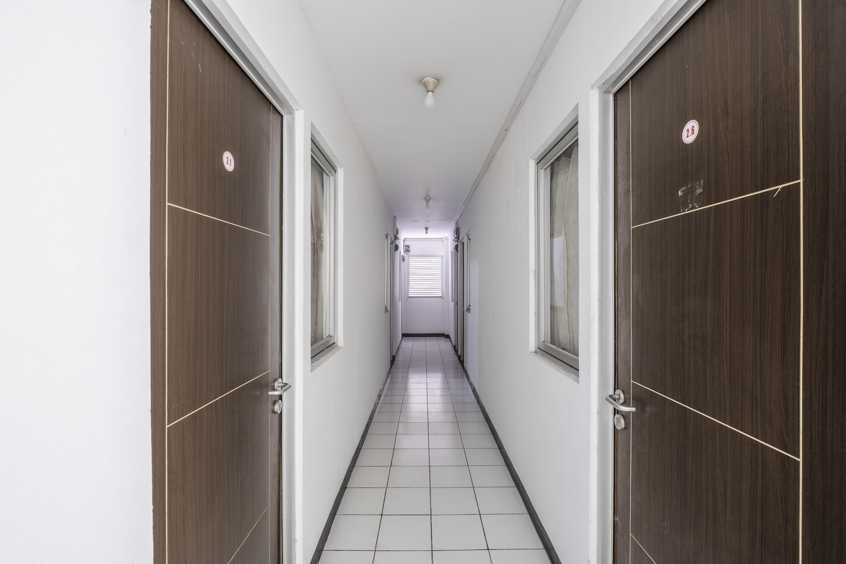 Super Oyo 1568 Stasiun Ka Cirebon Guest House Exteriör bild