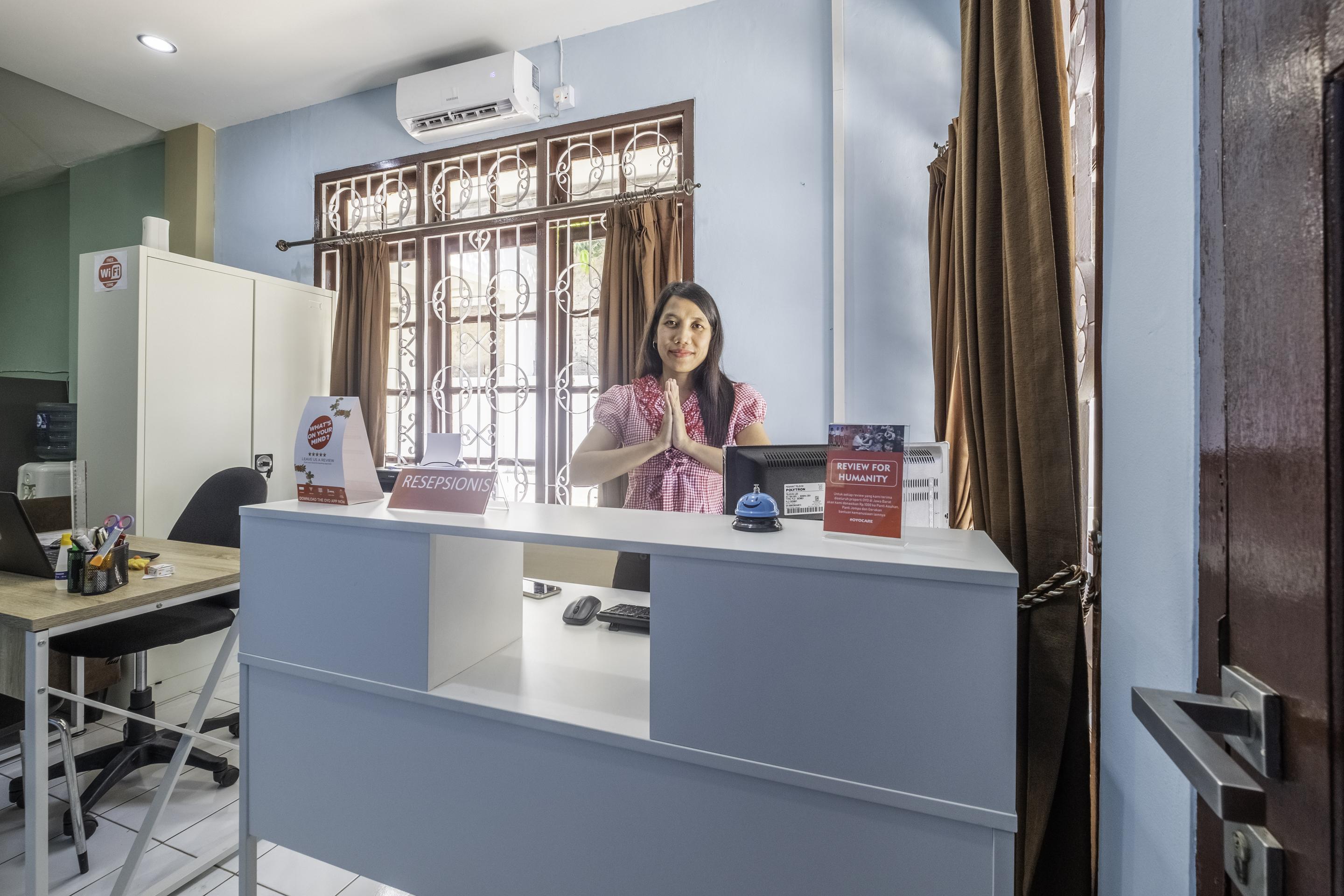 Super Oyo 1568 Stasiun Ka Cirebon Guest House Exteriör bild